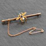 Yellow gold bar brooch with an amethyst and pearl 'Bug' set to the centre, with safety chain. A very charming piece of vintage jewellery.